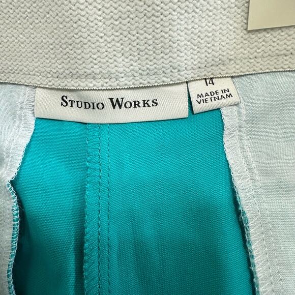 Studio Works Turquoise Blue Capri Cropped  Pants Zip Snap Closure Womens Size 14 - Picture 2 of 7